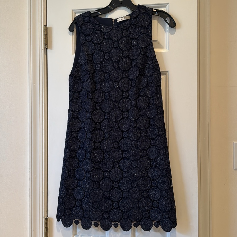 Alice + Olivia Clyde Aline Shift Dress - Picture 2 of 5